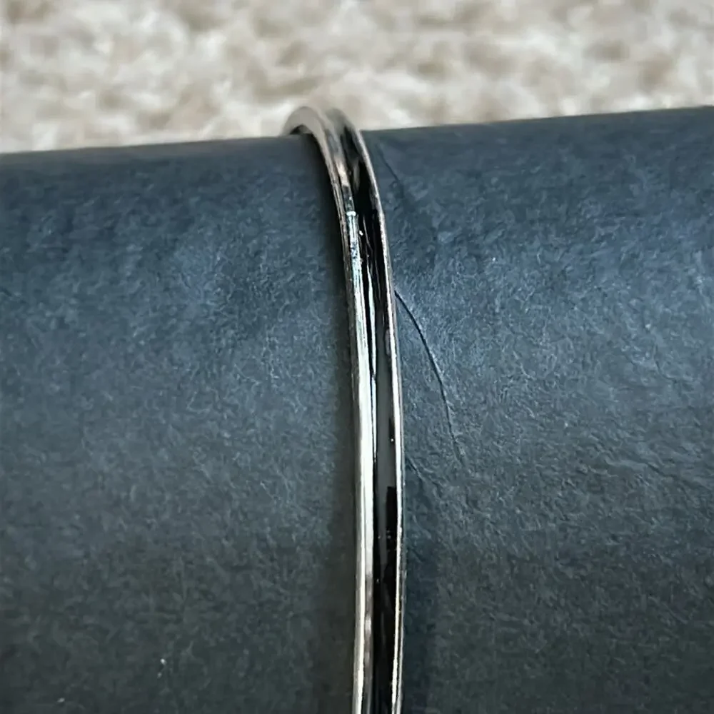 Women’s vintage dainty silver tone bangle bracelet one size‎ measurements shown